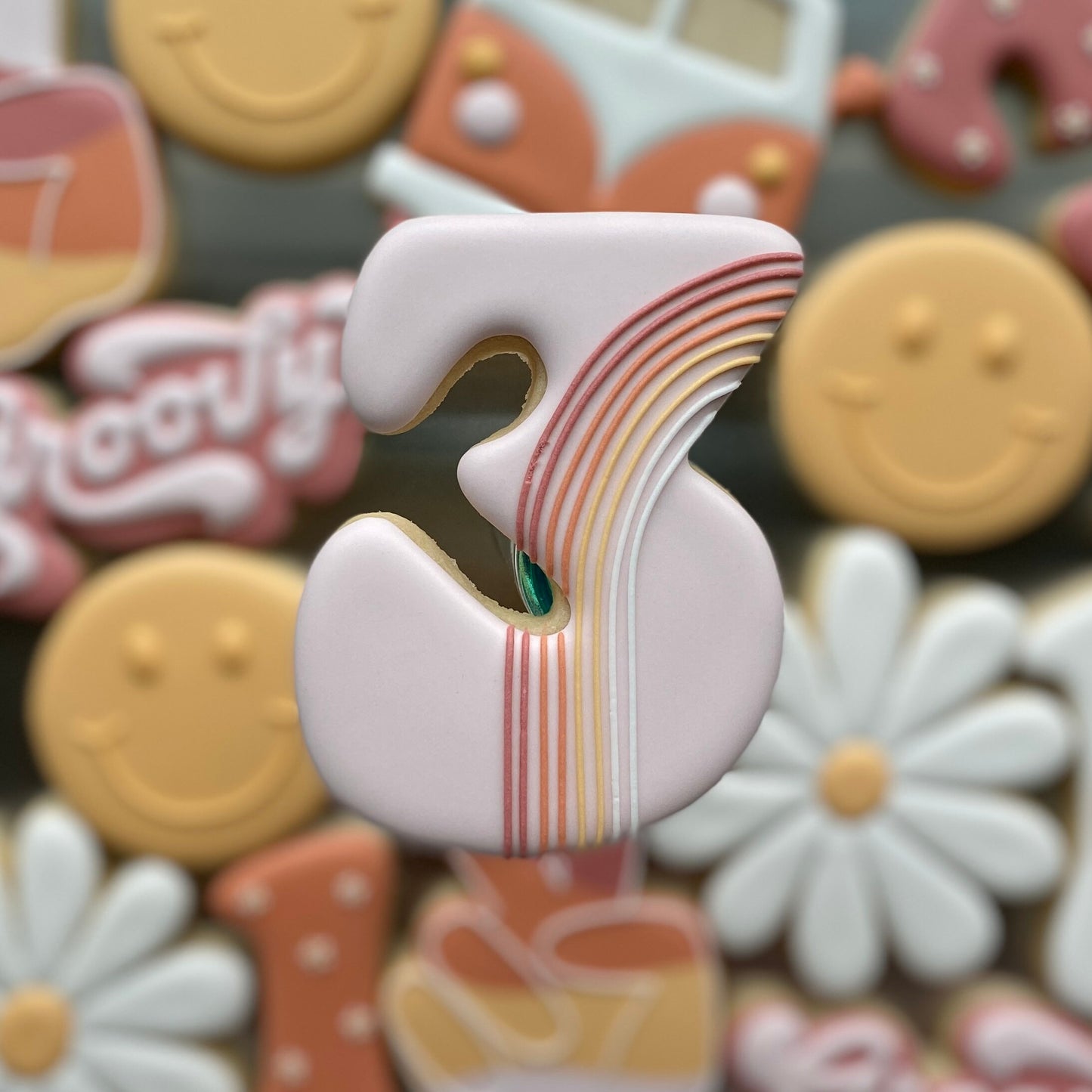 Single Number Cookie Cutters - Fun, Groovy Font - Single Digit Numbers 0 to 9 - Perfect for Birthday Cookies and Hippie Theme Sets