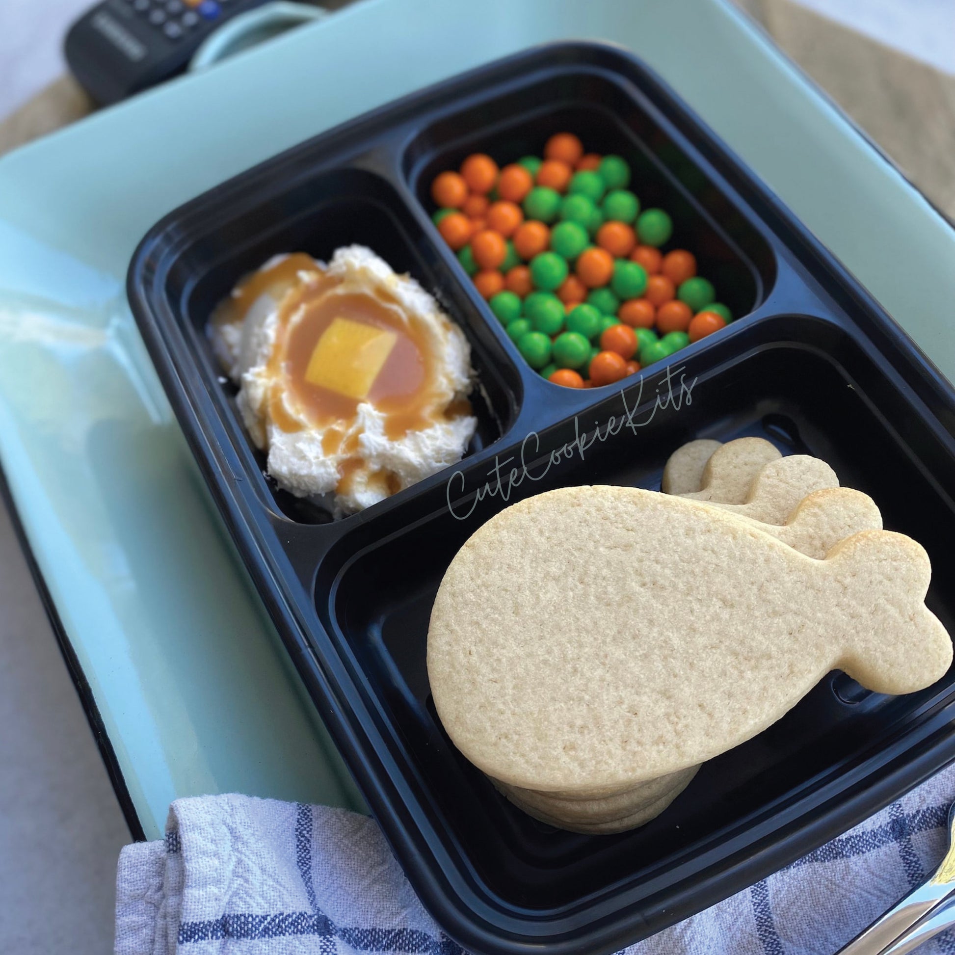 Turkey Leg Cookie Cutter - Drumstick, Chicken, Meat on the Bone - Thanksgiving, Food - Cutter for Dough, Fondant, Clay, and More (#CCK441)